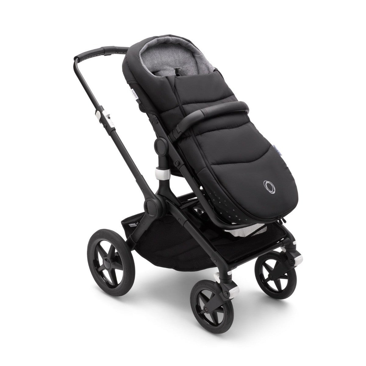 https://www.vanastenbabysuperstore.nl/media/catalog/product/7/5/7571120128_2_voetenzak_bugaboo_midnight_black.jpg