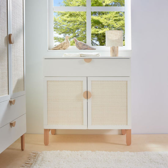 https://www.vanastenbabysuperstore.nl/media/catalog/product/7/8/7820020005_1_commode_ratata_offwhite_beech.jpg