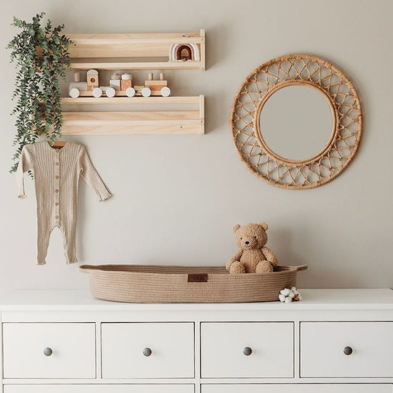 https://www.vanastenbabysuperstore.nl/media/catalog/product/8/2/8290060002_2_verzorgingsmand_yunioo_dallas_brown.jpg