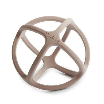 https://www.vanastenbabysuperstore.nl/media/catalog/product/8/2/8292110030_1_bijtspeeltje_mushie_rond_shifting_sand.jpg
