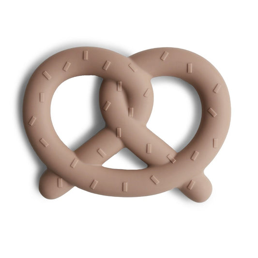 https://www.vanastenbabysuperstore.nl/media/catalog/product/8/2/8292110043_1_bijtring_mushie_pretzel_natural.jpg