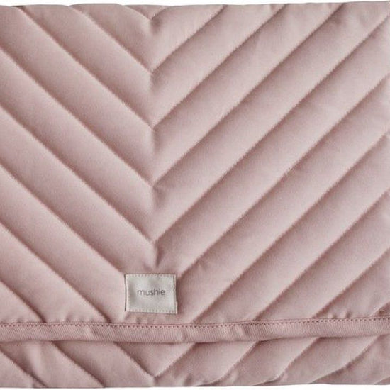https://www.vanastenbabysuperstore.nl/media/catalog/product/8/2/8292110049_1_verschoningsmatje_mushie_blush.jpg