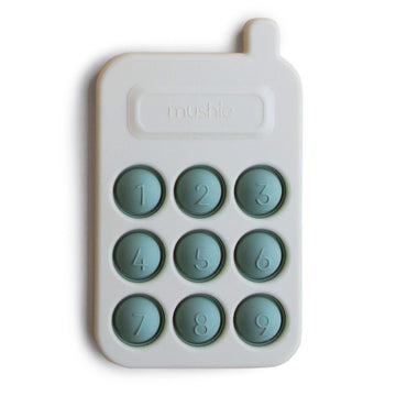 https://www.vanastenbabysuperstore.nl/media/catalog/product/8/2/8292400009_1_pop_it_mushie_phone_cambridge_blue.jpg