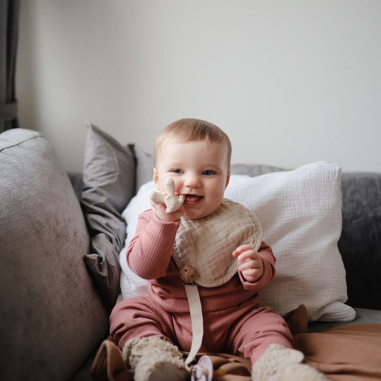 https://www.vanastenbabysuperstore.nl/media/catalog/product/8/2/8292400030_2_bijtspeeltje_mushie_lamb.jpg