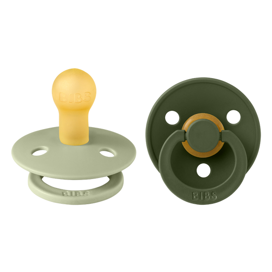 https://www.vanastenbabysuperstore.nl/media/catalog/product/8/2/8292800016_1_fopspeen_bibs_sagehunter_green_618mnd_2st.png
