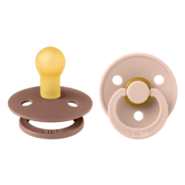 https://www.vanastenbabysuperstore.nl/media/catalog/product/8/2/8292800021_1_fopspeen_bibs_woodchuckblush_06mnd_2st.png
