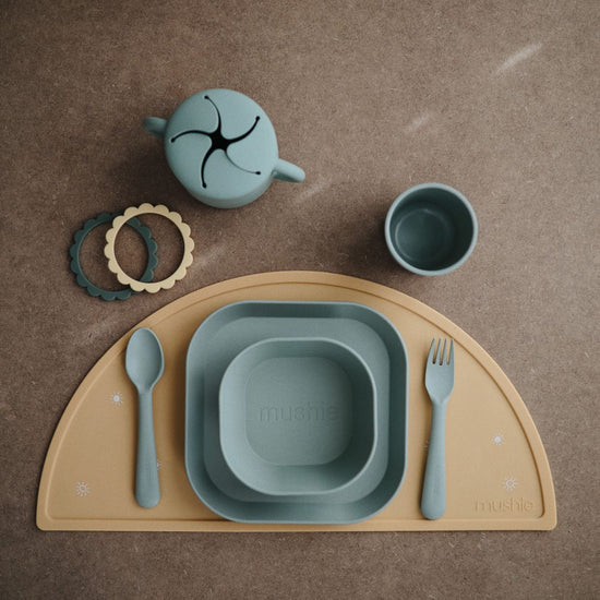 https://www.vanastenbabysuperstore.nl/media/catalog/product/8/2/8292800147_2_bestek_mushie_sage.jpg