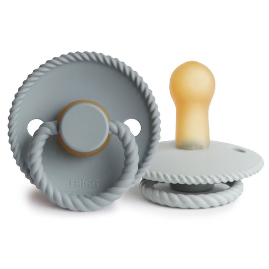 https://www.vanastenbabysuperstore.nl/media/catalog/product/8/2/8292800164_1_fopspeen_frigg_rope_618mnd_french_graysilver_gray_2st.jpg