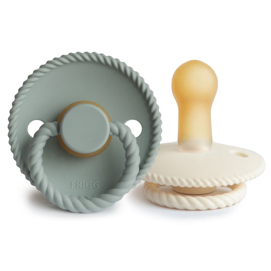 https://www.vanastenbabysuperstore.nl/media/catalog/product/8/2/8292800166_2_fopspeen_frigg_rope_618mnd_creamsage_2st.jpg