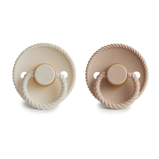 https://www.vanastenbabysuperstore.nl/media/catalog/product/8/2/8292800168_1_fopspeen_frigg_rope_618mnd_creamcroissant_2st.jpg