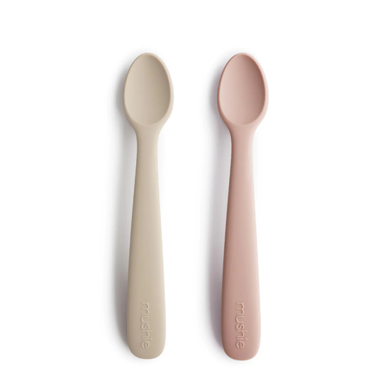 https://www.vanastenbabysuperstore.nl/media/catalog/product/8/2/8292800207_1_lepels_mushie_siliconen_blushshifting_sand_2st.png