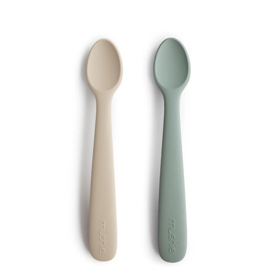 https://www.vanastenbabysuperstore.nl/media/catalog/product/8/2/8292800208_1_lepels_mushie_siliconen_cambridge_blueshifting_sand_2st.png