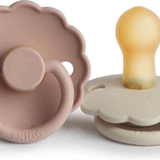 https://www.vanastenbabysuperstore.nl/media/catalog/product/8/2/8292800218_1_fopspeen_frigg_daisy_06mnd_baby_blushcream_2st.jpg
