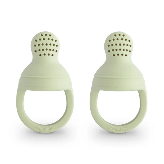 https://www.vanastenbabysuperstore.nl/media/catalog/product/8/2/8292800227_1_fruitspeen_mushie_siliconen_sage_2st.png