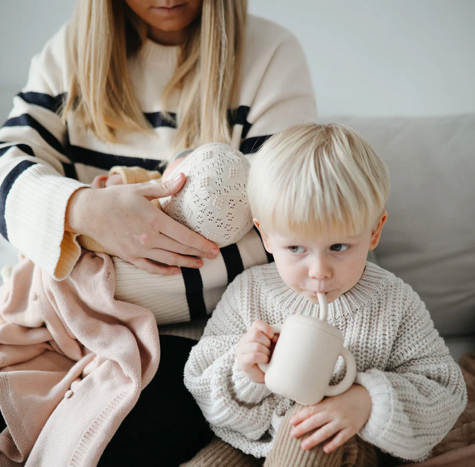 https://www.vanastenbabysuperstore.nl/media/catalog/product/8/2/8292800236_2_rietjesbeker_mushie_shifting_sand.png