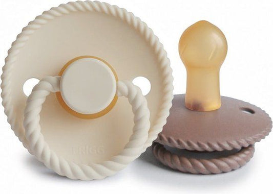 https://www.vanastenbabysuperstore.nl/media/catalog/product/8/2/8292800239_1_fopspeen_frigg_rope_06mnd_creamsepia_2st.jpg