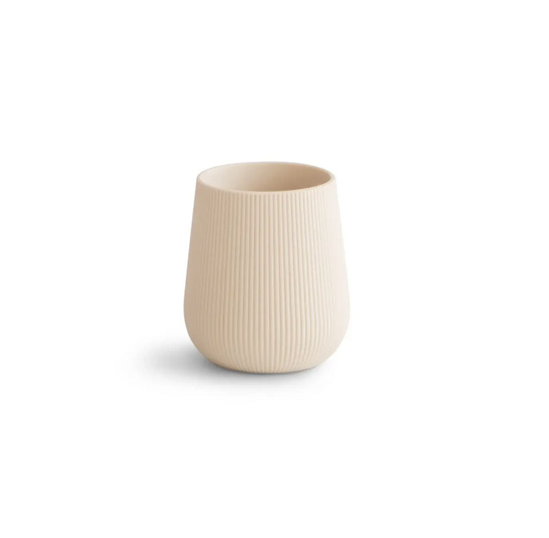 https://www.vanastenbabysuperstore.nl/media/catalog/product/8/2/8292800250_1_beker_mushie_starter_shifting_sand.png