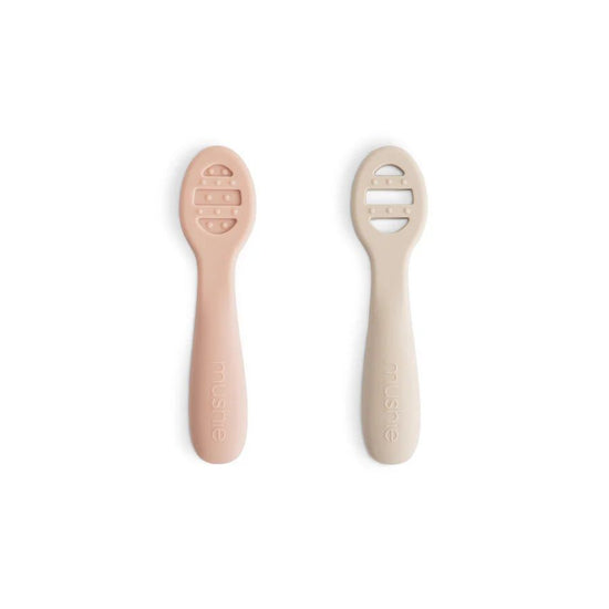 https://www.vanastenbabysuperstore.nl/media/catalog/product/8/2/8292800252_1_lepels_mushie_eerste_voeding_siliconen_blushshifting_sand_2st.jpg