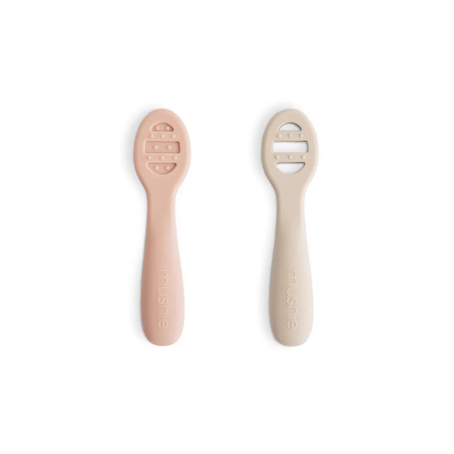 https://www.vanastenbabysuperstore.nl/media/catalog/product/8/2/8292800252_1_lepels_mushie_eerste_voeding_siliconen_blushshifting_sand_2st.jpg