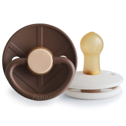 https://www.vanastenbabysuperstore.nl/media/catalog/product/8/2/8292800253_1_fopspeen_frigg_little_viking_06mnd_cocoacream_2st.jpg