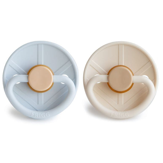 https://www.vanastenbabysuperstore.nl/media/catalog/product/8/2/8292800261_2_fopspeen_frigg_little_viking_06mnd_powder_bluecream_2st.jpg