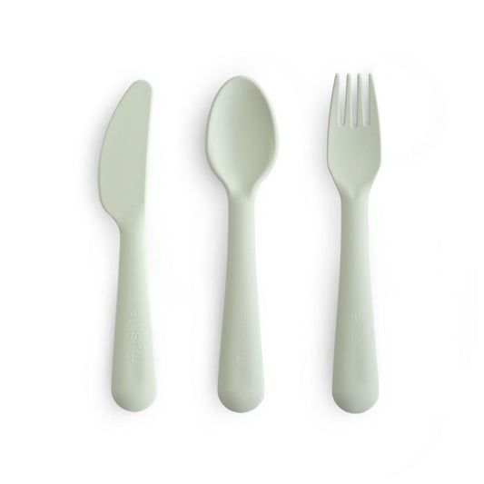 https://www.vanastenbabysuperstore.nl/media/catalog/product/8/2/8292800270_1_bestekset_mushie_sage.jpg