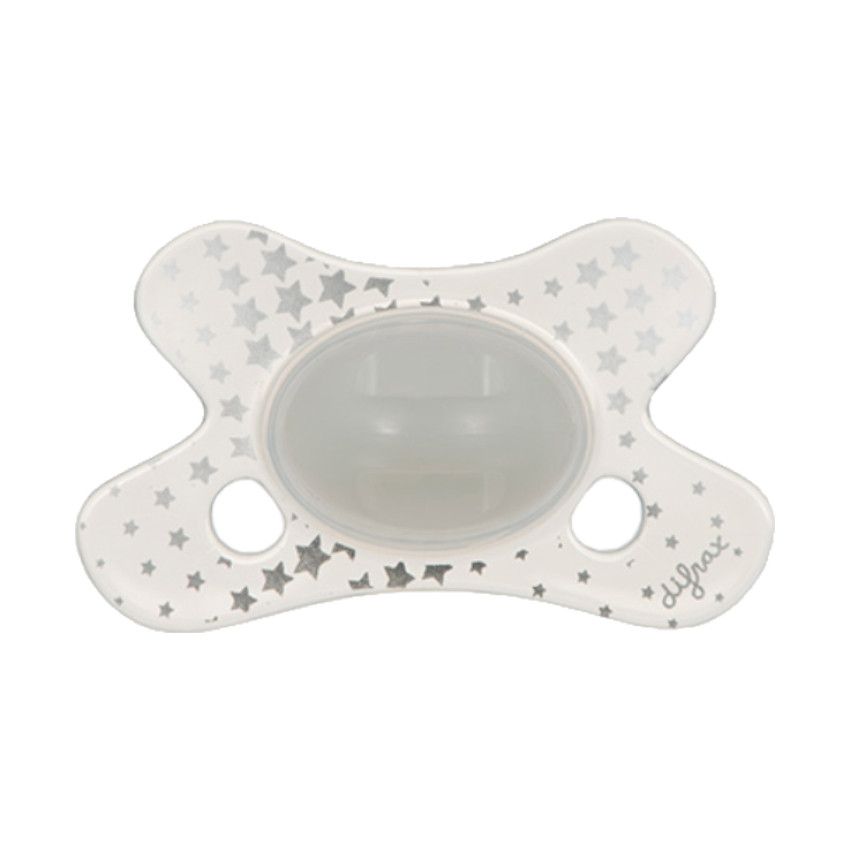 https://www.vanastenbabysuperstore.nl/media/catalog/product/8/5/8502800101_1_fopspeen_difrax_natural_12_mnd_2.jpg