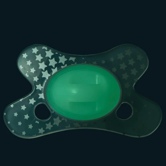 https://www.vanastenbabysuperstore.nl/media/catalog/product/8/5/8502800105_2_fopspeen_difrax_dental_12_mnd.png