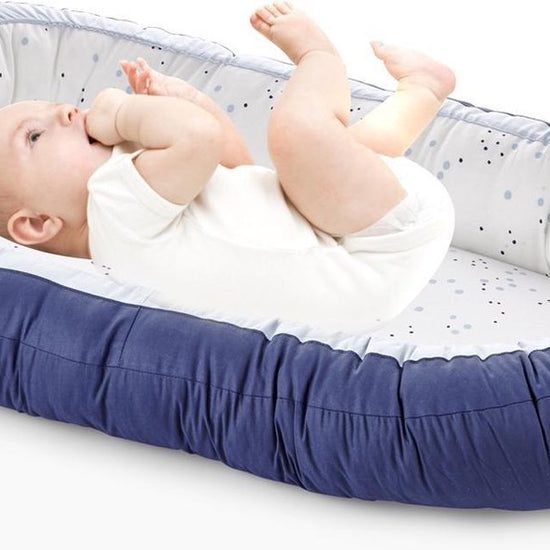 https://www.vanastenbabysuperstore.nl/media/catalog/product/8/6/8681049236142_2_babynest_babyjem_dotty_blue.jpg