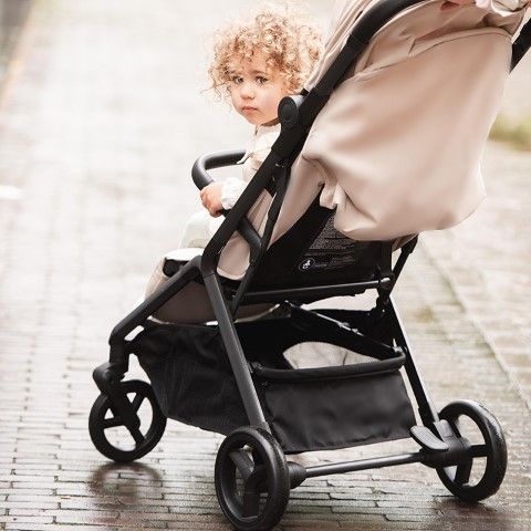 https://www.vanastenbabysuperstore.nl/media/catalog/product/8/8/8801110120_2_buggy_little_dutch_beige.jpg