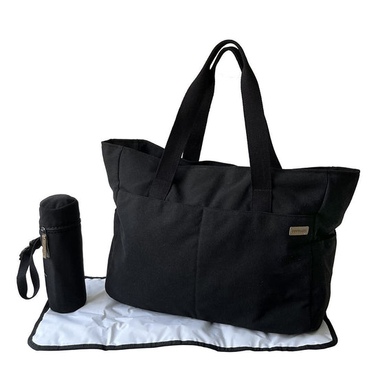 https://www.vanastenbabysuperstore.nl/media/catalog/product/8/8/8801120068_2_luiertas_topmark_lova_black.jpg