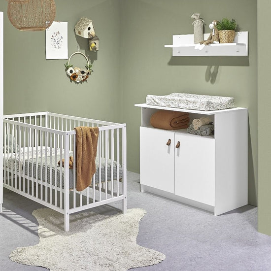 https://www.vanastenbabysuperstore.nl/media/catalog/product/9/0/9060020029_2_commode_jasper.jpg