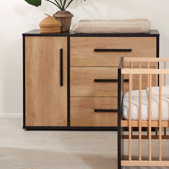 https://www.vanastenbabysuperstore.nl/media/catalog/product/9/0/9060020036_1_commode_xl_lucas.jpg