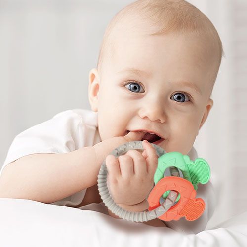https://www.vanastenbabysuperstore.nl/media/catalog/product/9/4/9422110031_2_bijtring_babyono_orthodontisch_sleutels.jpg