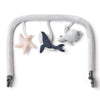 https://www.vanastenbabysuperstore.nl/media/catalog/product/9/4/9442400001_1_speelboog_ergobaby_bouncer_evolve_ocean_wonders.jpg