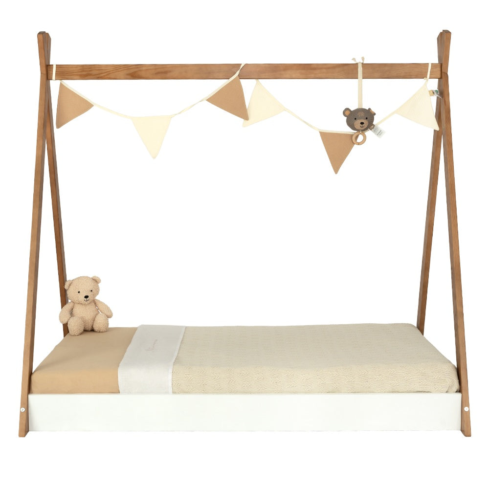 https://www.vanastenbabysuperstore.nl/media/catalog/product/9/5/9510070013_2_peuterbed_colorfull_home_tipi_v2_70x140_walnut_nieuw_v1_1779460739.jpg