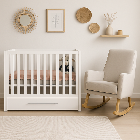 https://www.vanastenbabysuperstore.nl/media/catalog/product/9/5/9511500001_01_box_patryk_met_lade_white_wash_1.png