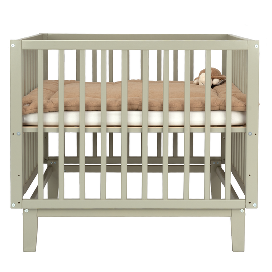 https://www.vanastenbabysuperstore.nl/media/catalog/product/9/5/9511500017_1_box_novi_at_homer_olivia_sage_10_1768274478.png