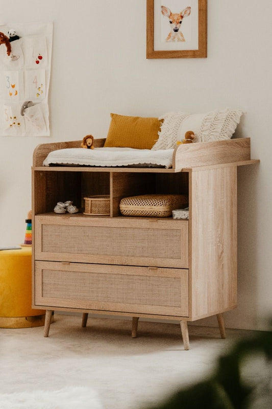 https://www.vanastenbabysuperstore.nl/media/catalog/product/9/5/9580020001_2_commode_finori_bali_eikenriet_decor_incl_opzet.jpg