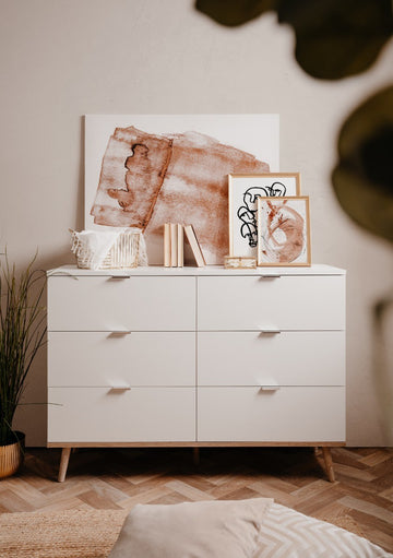 https://www.vanastenbabysuperstore.nl/media/catalog/product/9/5/9580020004_1_commode_finori_goteborg_6lades_wit.jpg