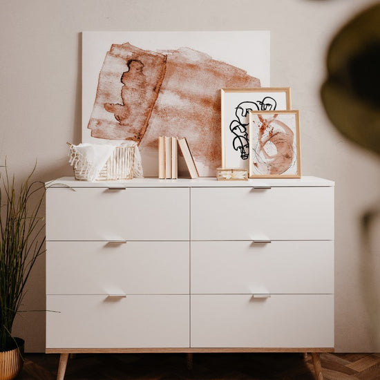https://www.vanastenbabysuperstore.nl/media/catalog/product/9/5/9580020004_1_commode_finori_goteborg_6lades_wit.jpg