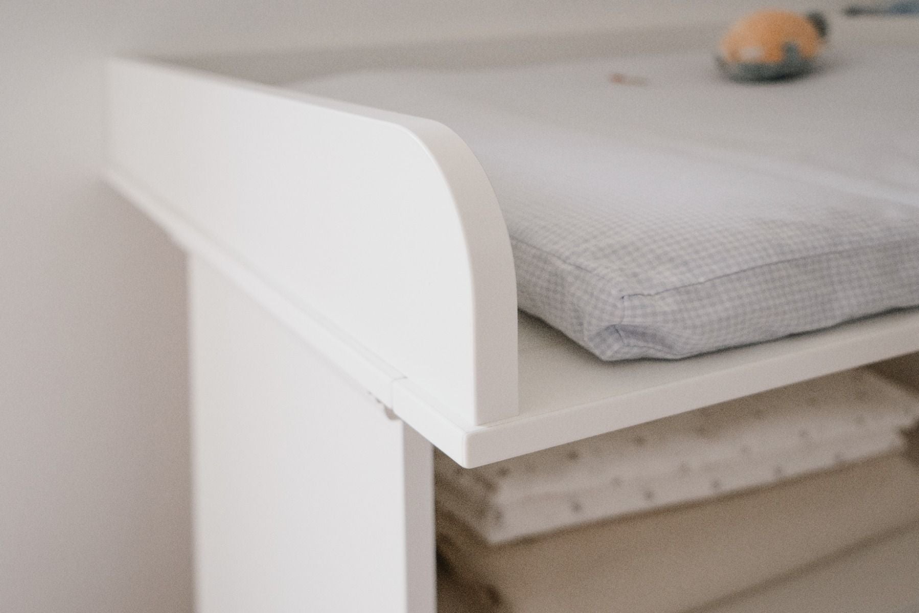 https://www.vanastenbabysuperstore.nl/media/catalog/product/9/5/9580020011_2_commode_finori_landwood_wit_incl_opzet.jpg