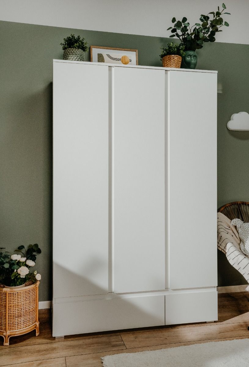 https://www.vanastenbabysuperstore.nl/media/catalog/product/9/5/9580040009_1_kast_finori_image_wit_3deurs.jpg