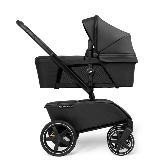 https://www.vanastenbabysuperstore.nl/media/catalog/product/9/8/9811100004_2_kinderwagen_the_jiffle_wagon_2_black.png