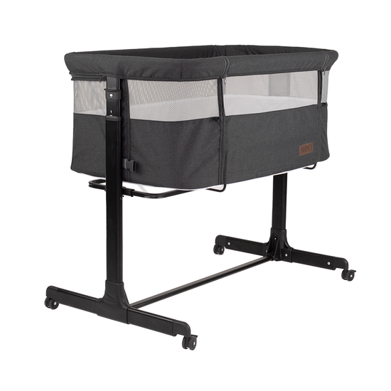 https://www.vanastenbabysuperstore.nl/media/catalog/product/9/9/9960060003_1_cosleeper_novi_at_homer_goodnight_black_melange.png