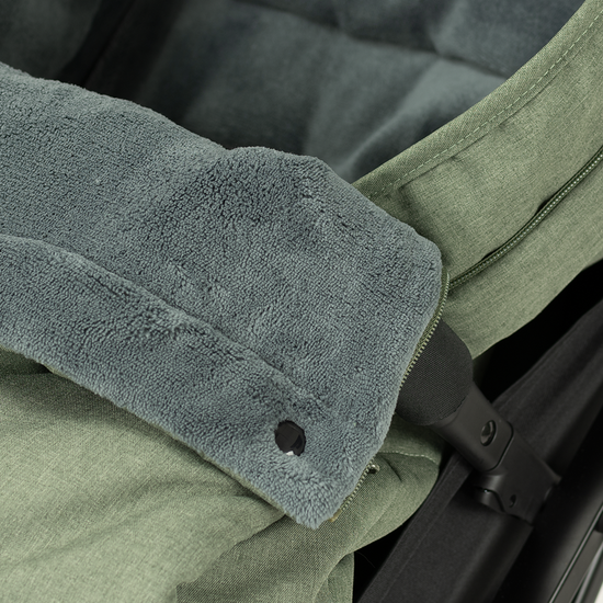 https://www.vanastenbabysuperstore.nl/media/catalog/product/9/9/9961120167_2_voetenzak_novi_babyr_uni_cozy_green_melange_1768248810.png