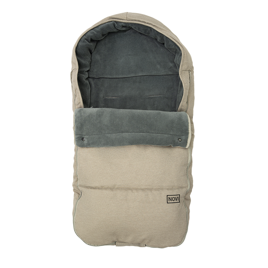 https://www.vanastenbabysuperstore.nl/media/catalog/product/9/9/9961120175_2_voetenzak_novi_babyr_cozy_solid_sand_1768279139.png
