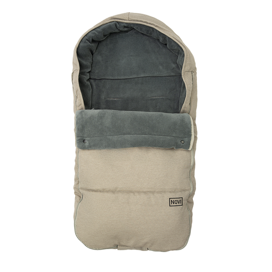 https://www.vanastenbabysuperstore.nl/media/catalog/product/9/9/9961120175_2_voetenzak_novi_babyr_cozy_solid_sand_1768279139.png