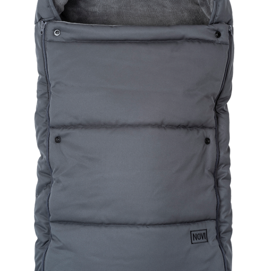 https://www.vanastenbabysuperstore.nl/media/catalog/product/9/9/9961120177_1_voetenzak_novi_babyr_cozy_cloud_go_dark_grey.png