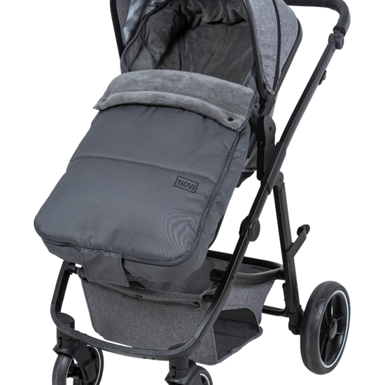 https://www.vanastenbabysuperstore.nl/media/catalog/product/9/9/9961120177_2_voetenzak_novi_babyr_cozy_cloud_go_dark_grey.png